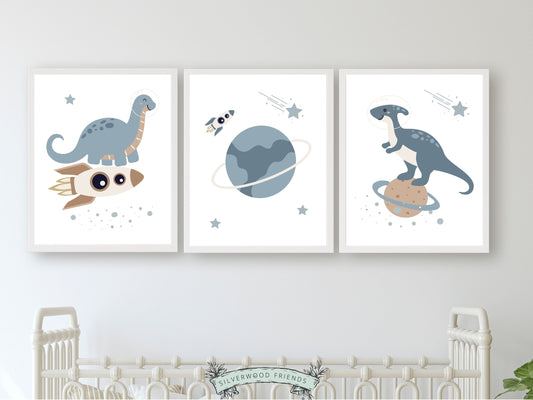 Our delightful Space Dinosaur Nursery Print Set of 3 features dinosaurs in space souring through the sky with rockets, planets and stars, in a calming blue colour palette - the perfect addition to any dinosaur lovers baby boy's nursery decor or space themed nursery.